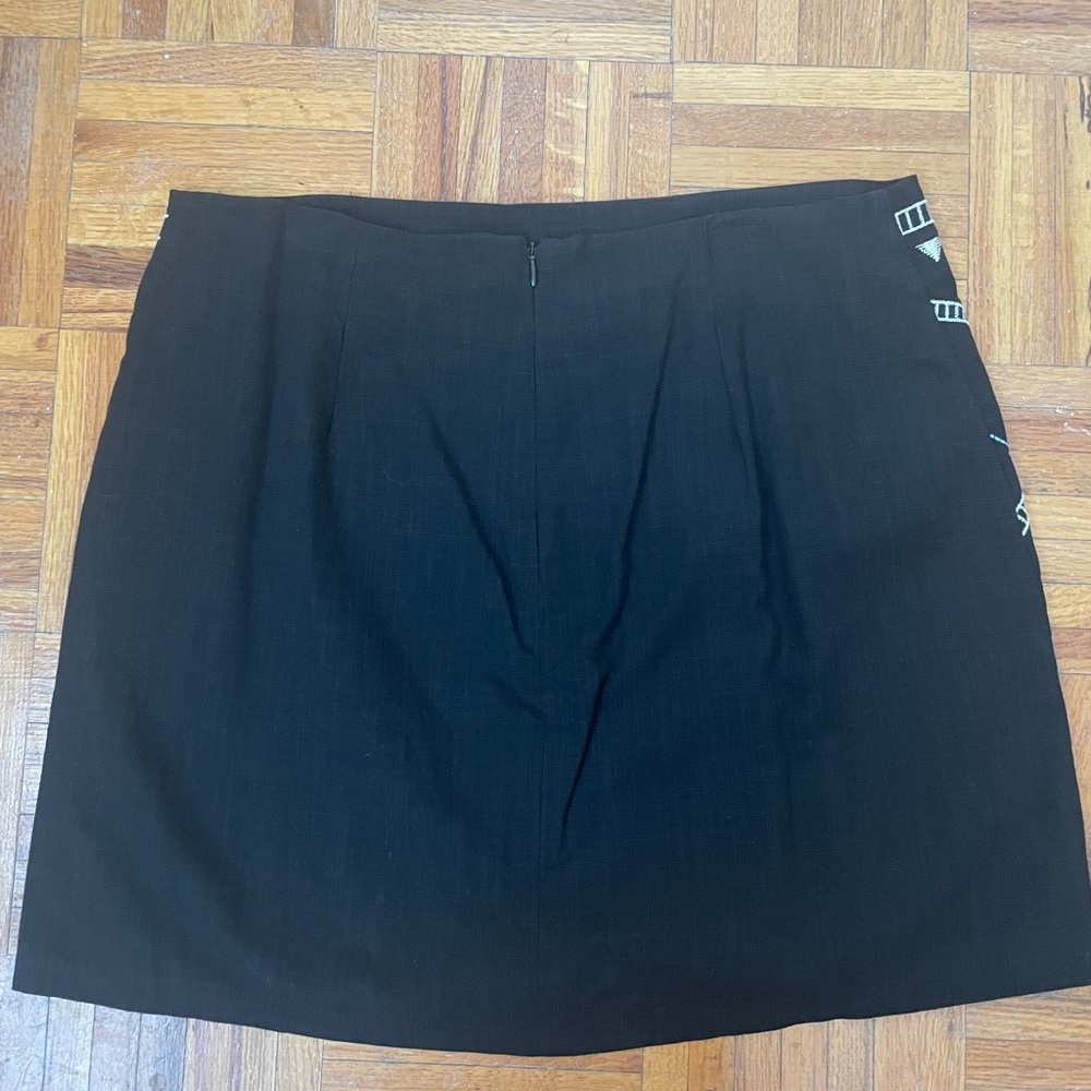 skirt - Picture 2 of 3